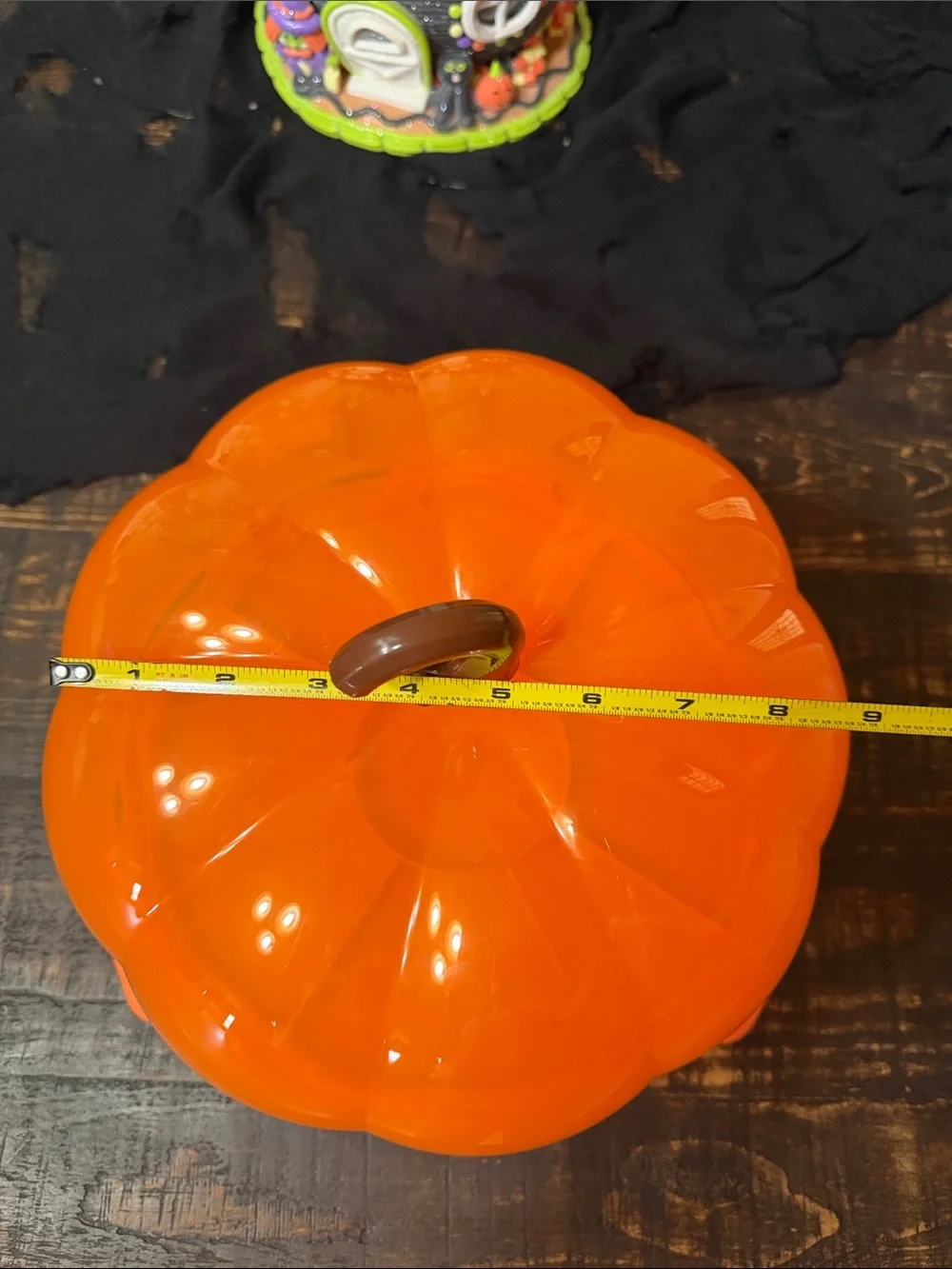 Pumpkin-Shaped Party Cake Carrier - Orange w/ Brown Stem